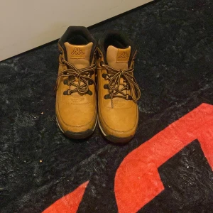 Fina kappa skor som knappt är använda  - Bruna Vinterskor som passar dig som vill ha varma fötter under vintern 