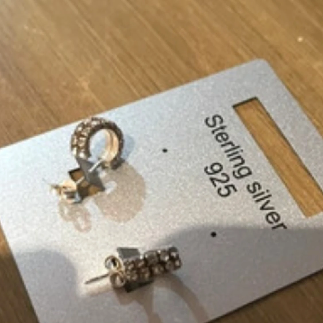 Glittriga örhängen i äkta silver