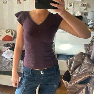 Stickad topp - Super snygg stickad topp, använd nån gång men i väldigt bra skick!! Kom med prisförslag please 