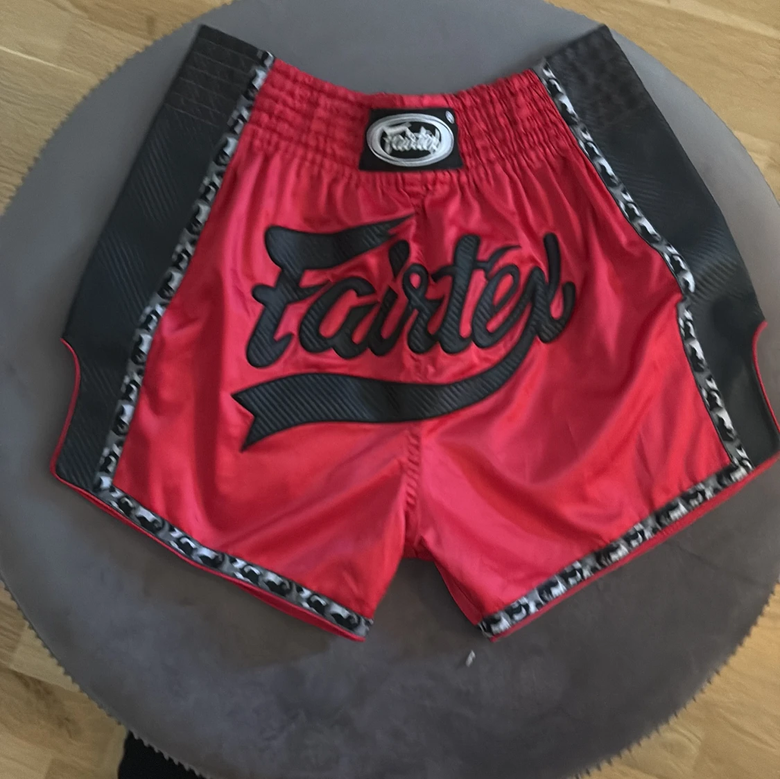 Röda Fairtex träningsshorts XXL