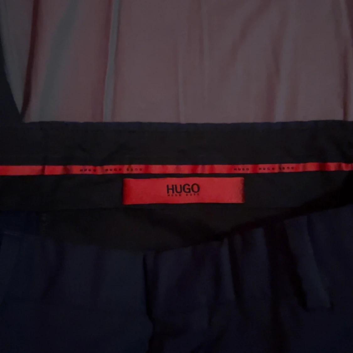 Mörkblå kostymbyxor från Hugo Boss