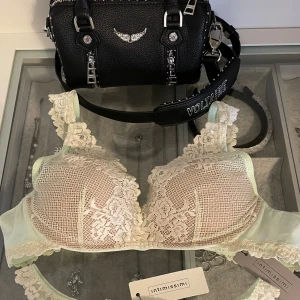 Intimissimi spets bh - Superfin helt ny spets bh från Intimissimi med prislapp. Storlek 70c. Nypris 599kr. 