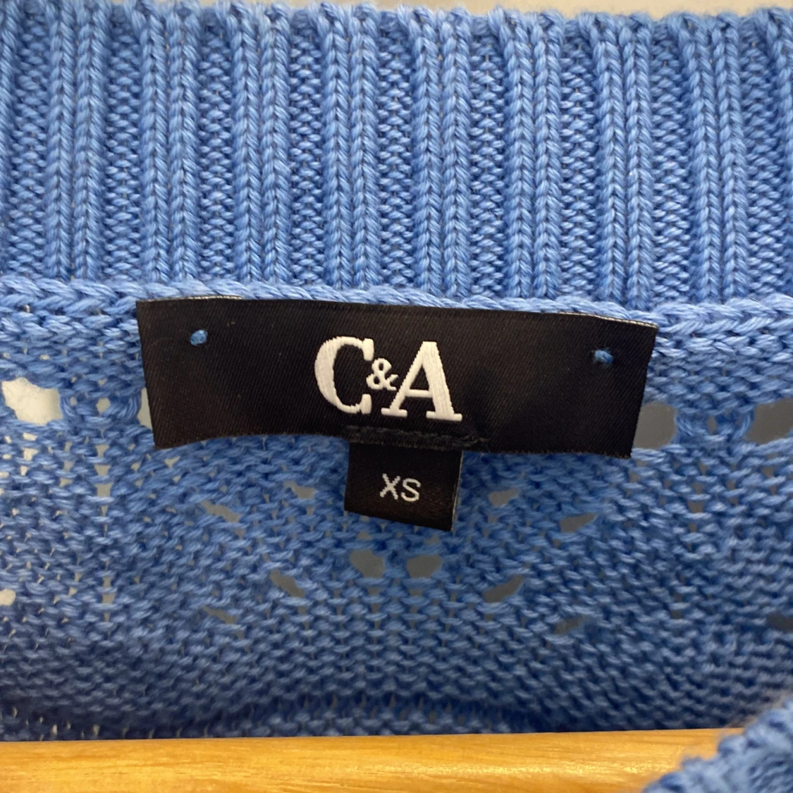 Blå stickad topp med puffärm C&A XS - 2