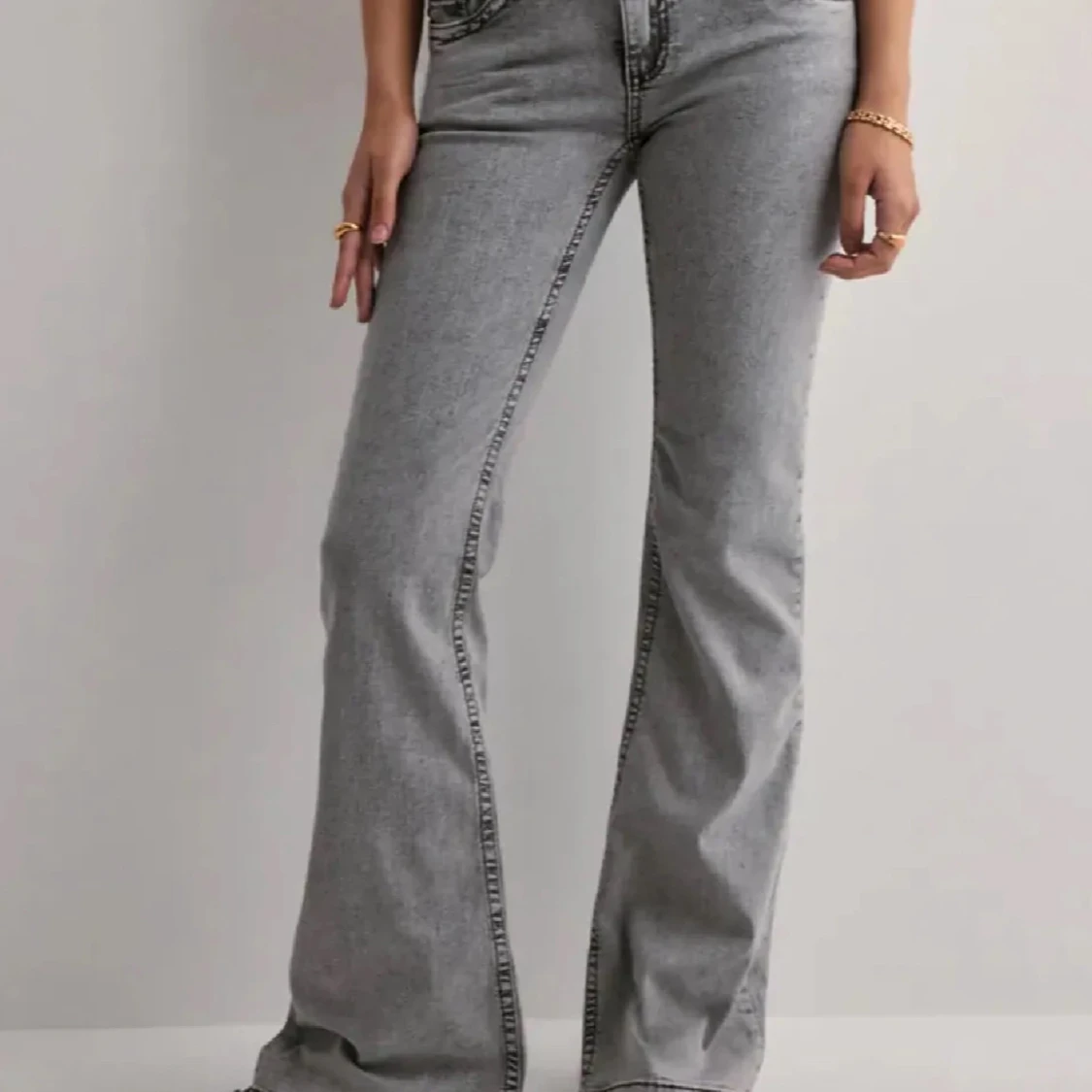 Grå bootcut jeans från Nelly - 2