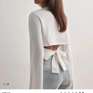 Långärmad med öppen rygg - Lång ärmad topp med knytning i ryggen, typ helt oanvönd. (Skriv för egna bilder) 🥰