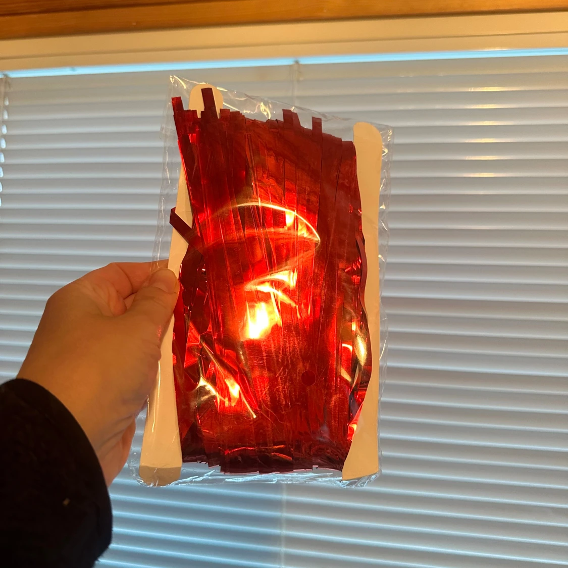 Glittrig / metallic röd draperi girlang för dörr/vägg för att göra det extra festligt