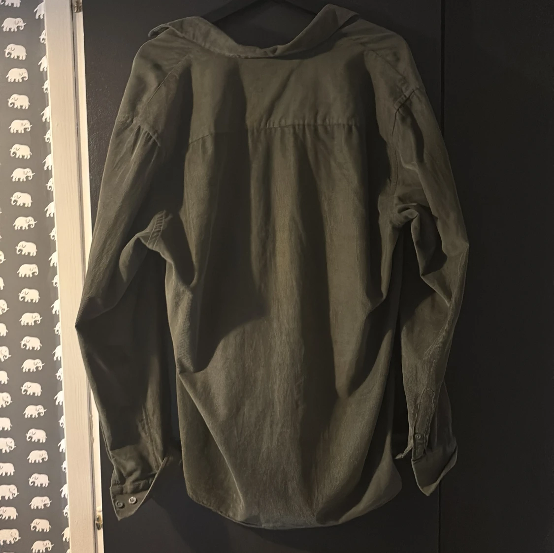 Olivgrön skjorta från Ljung  - 1