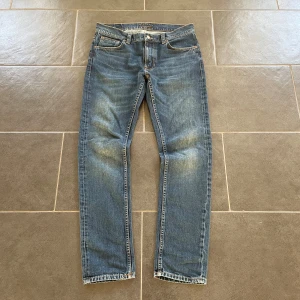 Mörkblåa Nudie jeans - As feta nudie jeans med snygg wash | Det är L31 och W32 (L104 CM och W34 CM | Modell: Lean Dean | Allmänt jätte bra skick 