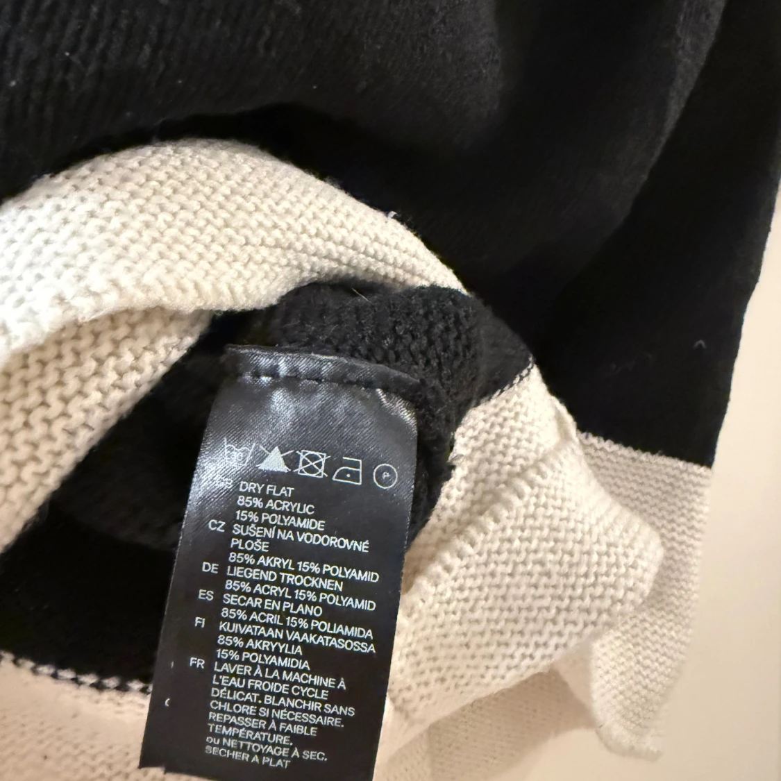 Svartvit stickad tröja från H&M - 2