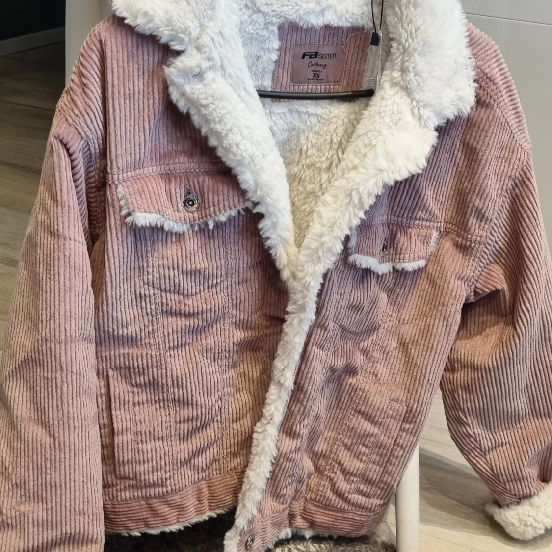 Rosa teddyjacka i manchester från FB Sister