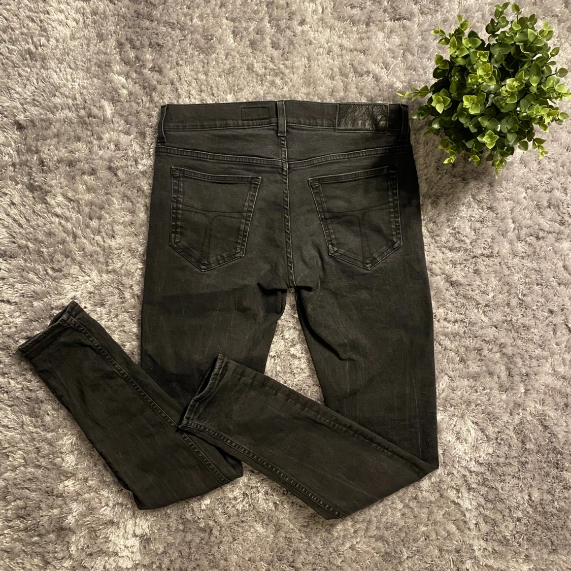 Svarta Tiger of Sweden jeans - 1