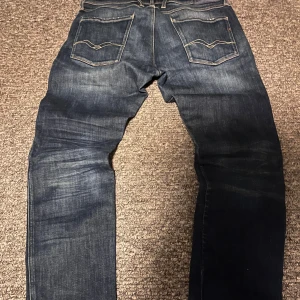 Replay Anbass Jeans - Mycket bra skick. Strl 36/32 men passar som 34/32. Hör av er vid funderingar!!