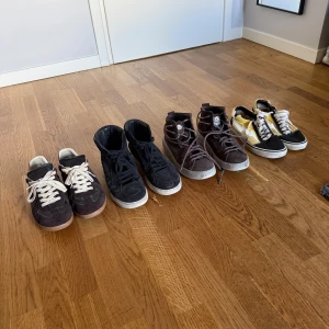 Sneakers (maison margiela, saint laurent, moncler, revenge x storm) - Säljer diverse sneakers som jag använder för lite. Maison Margiela: storlek 41, pris 3800kr. Saint Laurent: storlek 42, pris 2000kr (ingår YSL pin). Moncler: storlek 41, pris 1800kr. Revenge X Storm: storlek 41, pris 300kr.