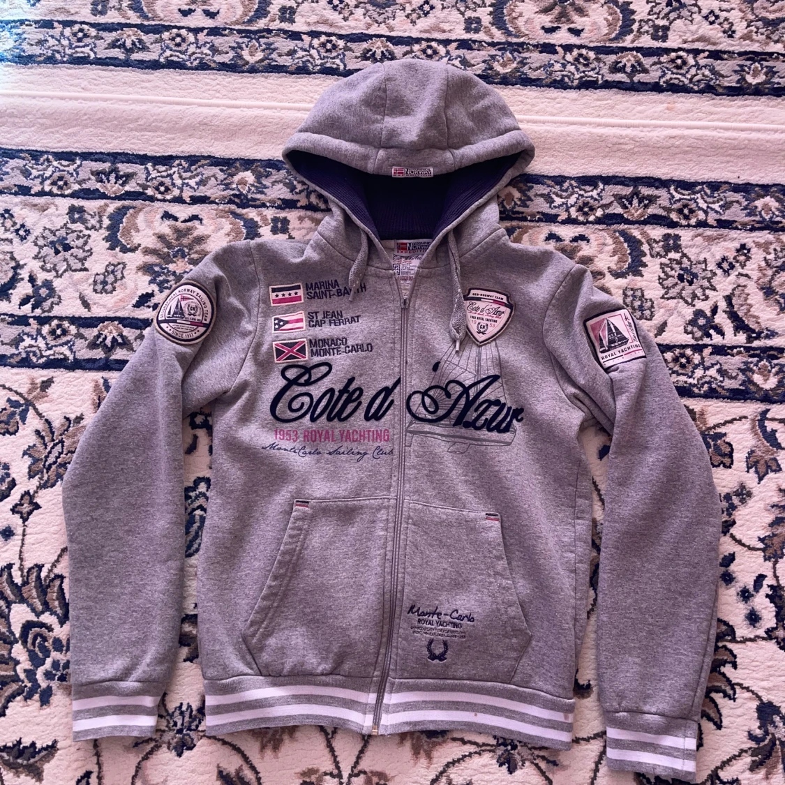 Grå hoodie Geographical Norway