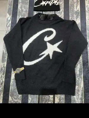 Svart stickad tröja från Cortiez med mössa. Finns size S och finns size M och alla är helt helt helt nya oöppnade. Trust me jag skickar snabbt😉💯