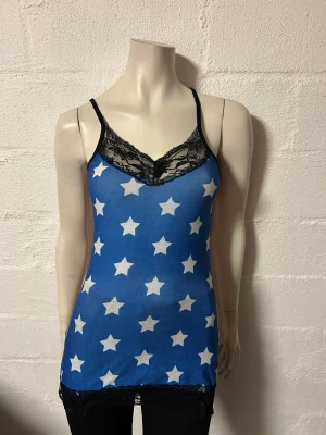 Linne från  Insanity i storlek S/M tryck även på baksidan. - Helt nytt linne i storlek S/M. Fr Insanity.