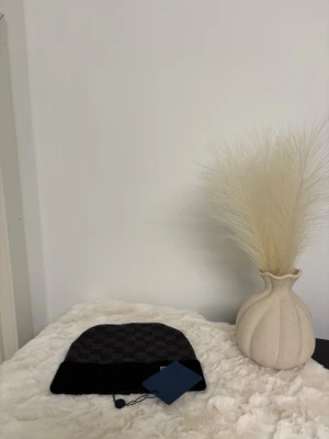 Svart mössa - Svart mössa helt ny