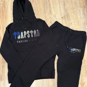 Trapstar tracksuit set - Helt ny set från Trapstar. Finns fler spännande varor på profilen. Kan sänka pris för snabb affär!!