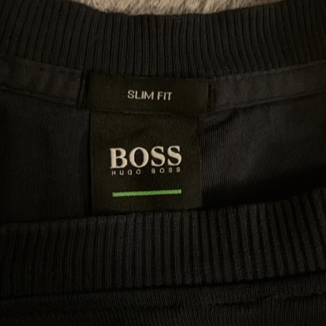 Svart slim fit tröja från Hugo Boss - 1