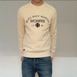 Beige Morris tröja - Säljer en sjukt fet beige tröja från Morris. Strl M och sitter som M. Tröjan är i bra skick därmed inga defekter. Hör gärna av er vid frågor eller funderingar!!