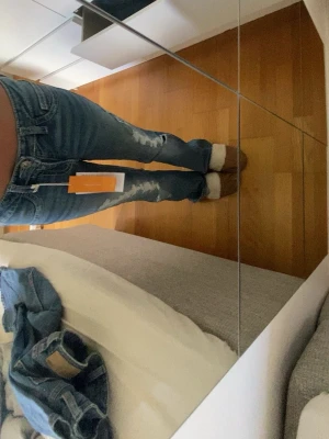gina Young jeans - säljer dessa jeans från Gina Young, de är lågmidjade å storlek 152, de har knappfickor där bak, helt oanvända ( prislapp finns kvar ) köpte för 429kr pris kan diskuteras !!