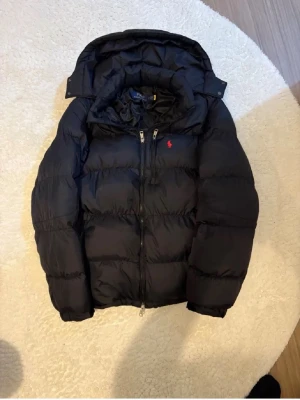 Polo Ralph lauren jacka  - Helt ny jacka aldrig använd,Storlek S skicka dm för fler bilder och priset kan diskuteras 