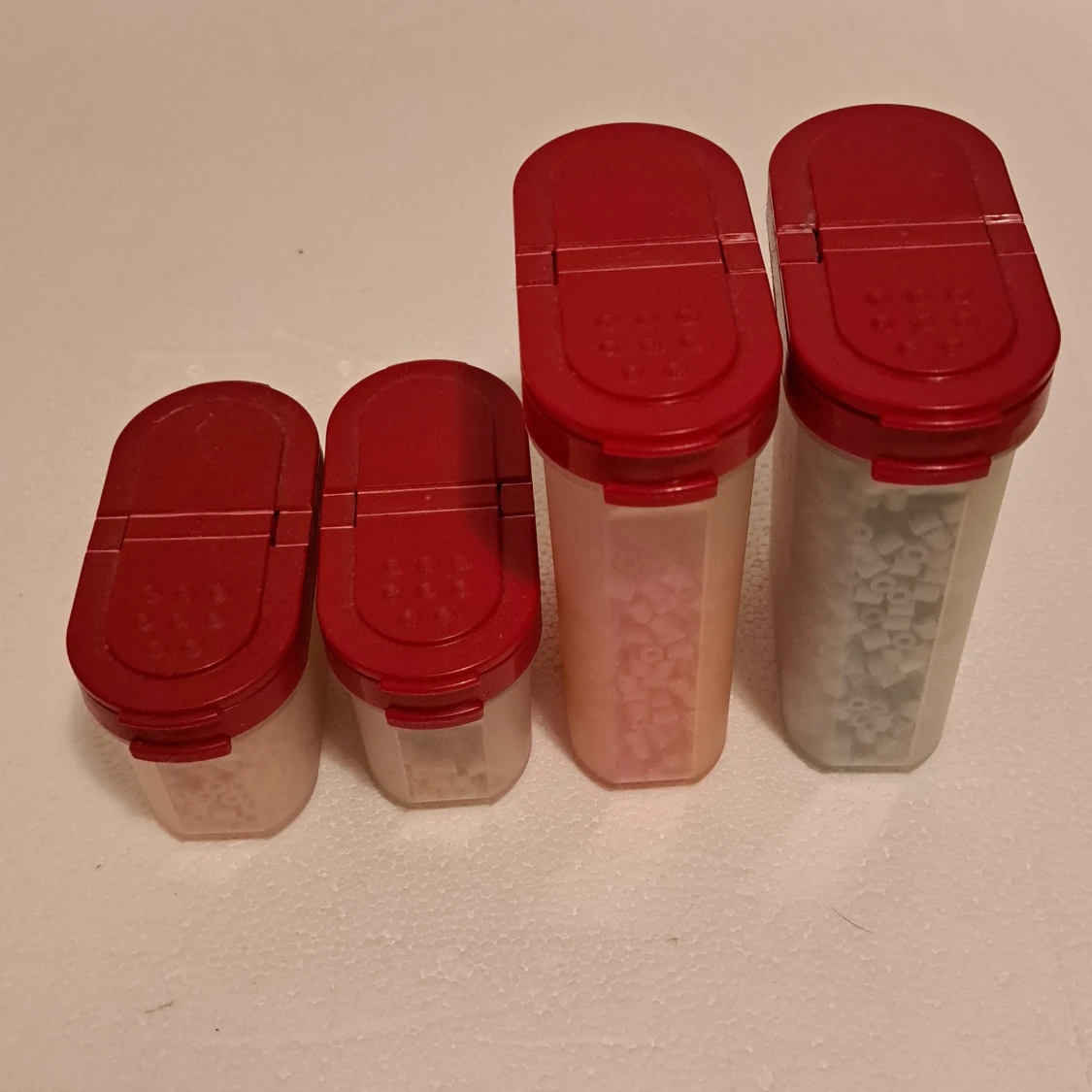 Pärlor i Tupperware krydd burkar - 3