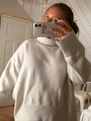 Polotröja  - Din använd fåtal gånger, typ lite grå/beige 