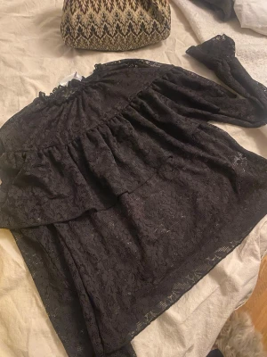 Blus  - Svart blus från Kappahl, använd fåtal gånger i bra skick💕
