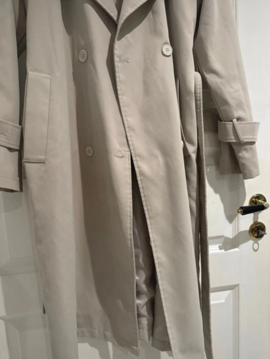 Beige trenchcoat från Dazy - 5