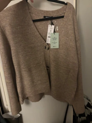 Beige kofta från Gina Tricot - Helt ny! 