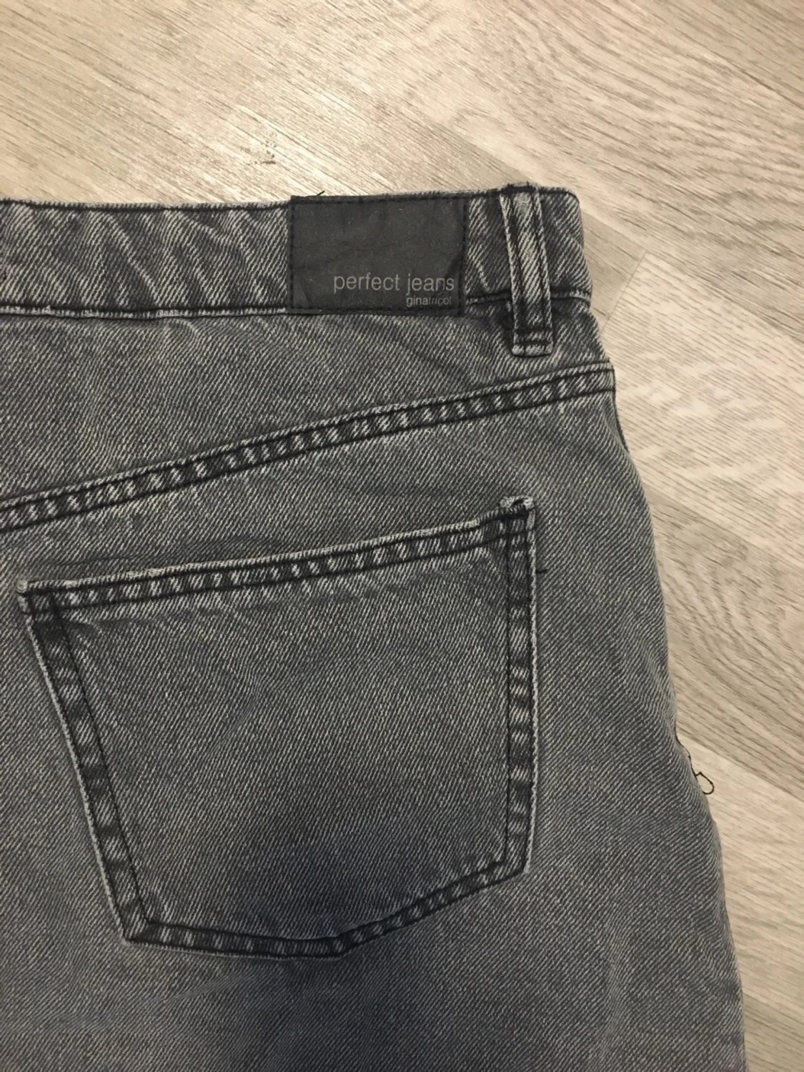 Grå jeanskjol från Gina Tricot - 2