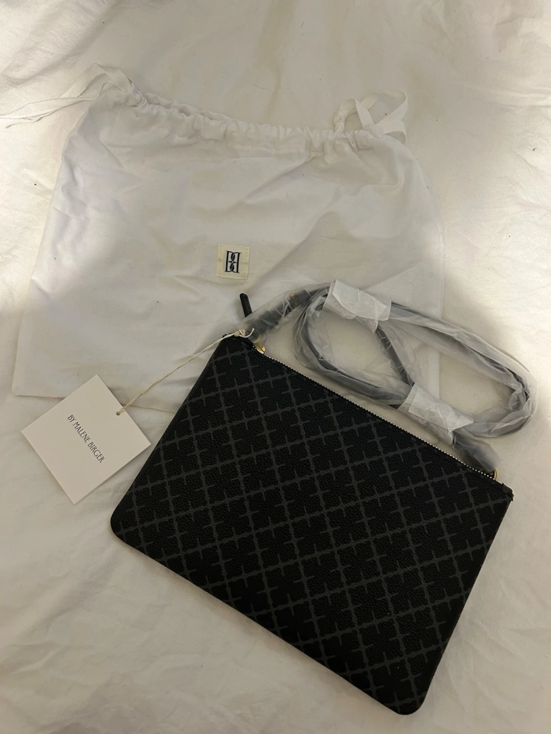 Svart axelväska från By Malene Birger