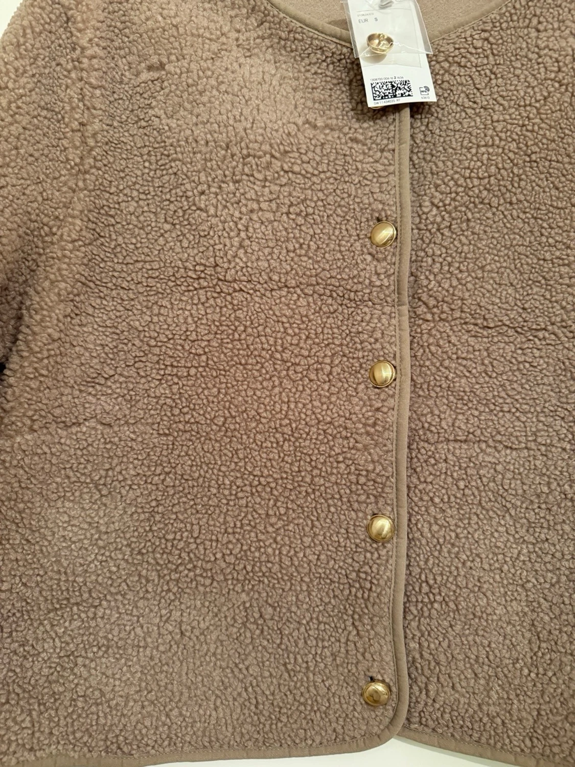Beige teddyjacka med guldknappar från H&M - 3
