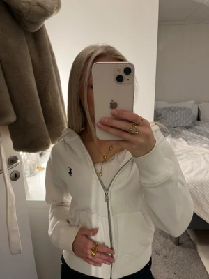 Ralph lauren zip tröja - säljer denna tröjan då jag inte använder den🥰🥰