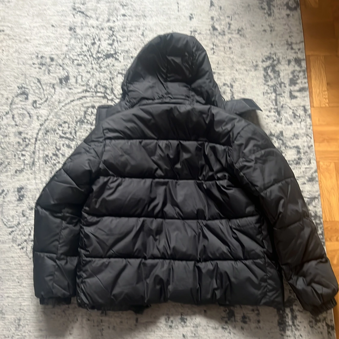 Svart pufferjacka från Tommy Jeans - 1