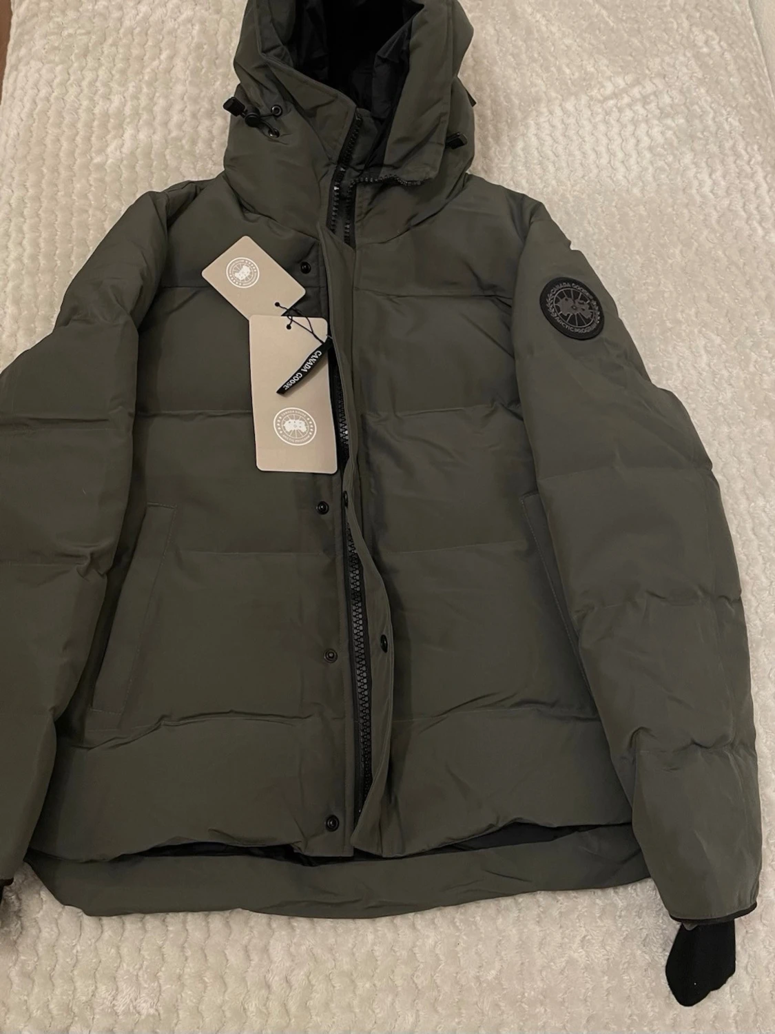 Mörkgrön pufferjacka från Canada Goose - 1