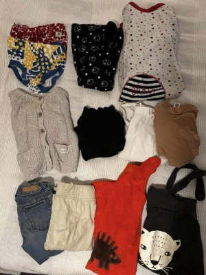 Klädpaket unisex stl 74-80 - Allt helt och rent i fint skick 