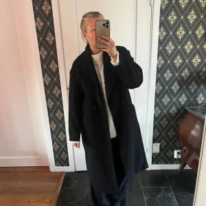 Kappa - Jättefin lång kappa från HM. Använd men i bra skick! Storlek S men passar mig som har S/M