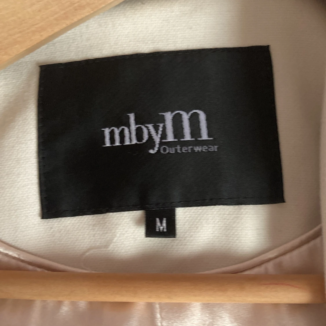Beige trenchcoat från mbyM 💛 - 4