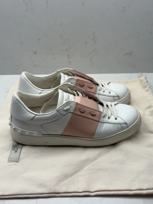 Valentino open tjej skor  - Super snygga size 37 sitter som 38.