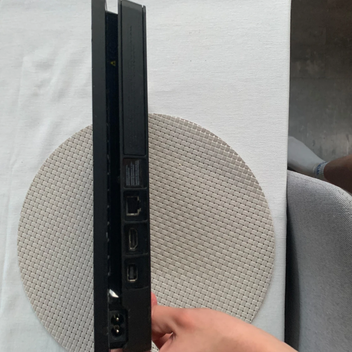 PlayStation 4 Slim - 2