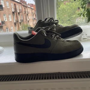 Nike Air Force - Säljer nu mina Nike Air Force 1, står bara i Garderoben. Skick 8/10. Storlek 43