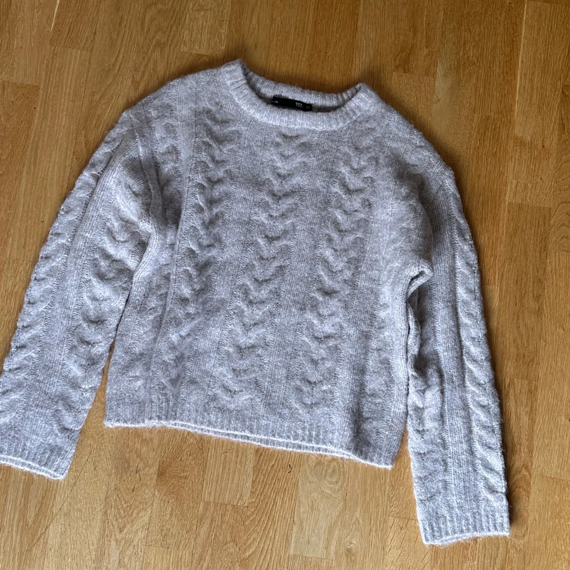 Beige stickad tröja