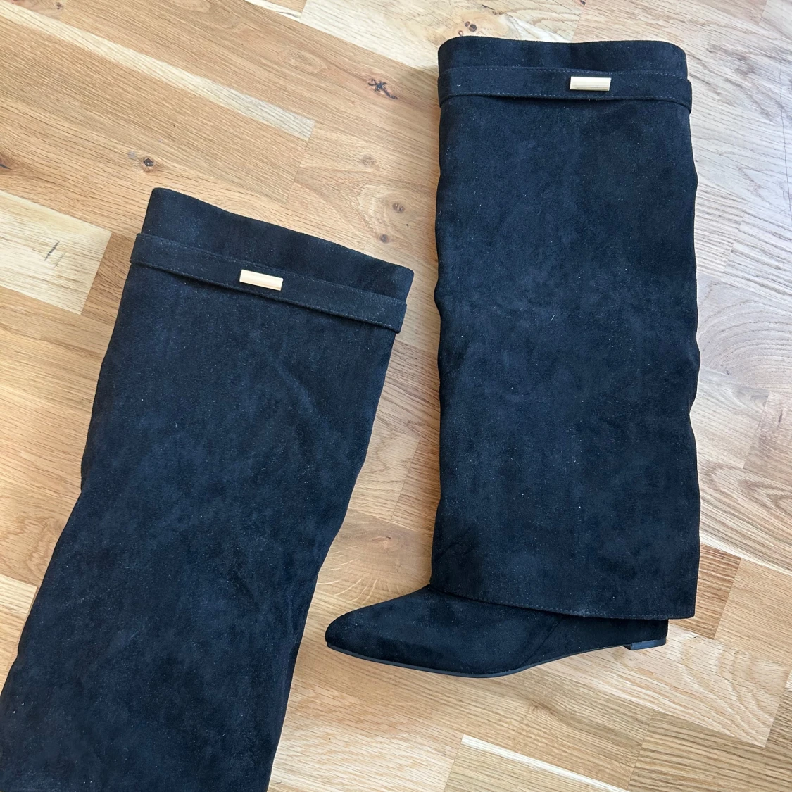 Svarta mockastövlar med klack och spetsig tå - 2