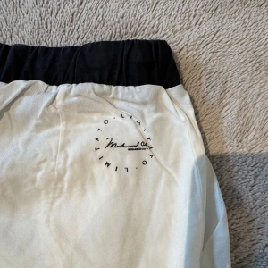 Limitato, Linnebyxor  - Linnebyxor från limitato, kanpt använda. Storlek S