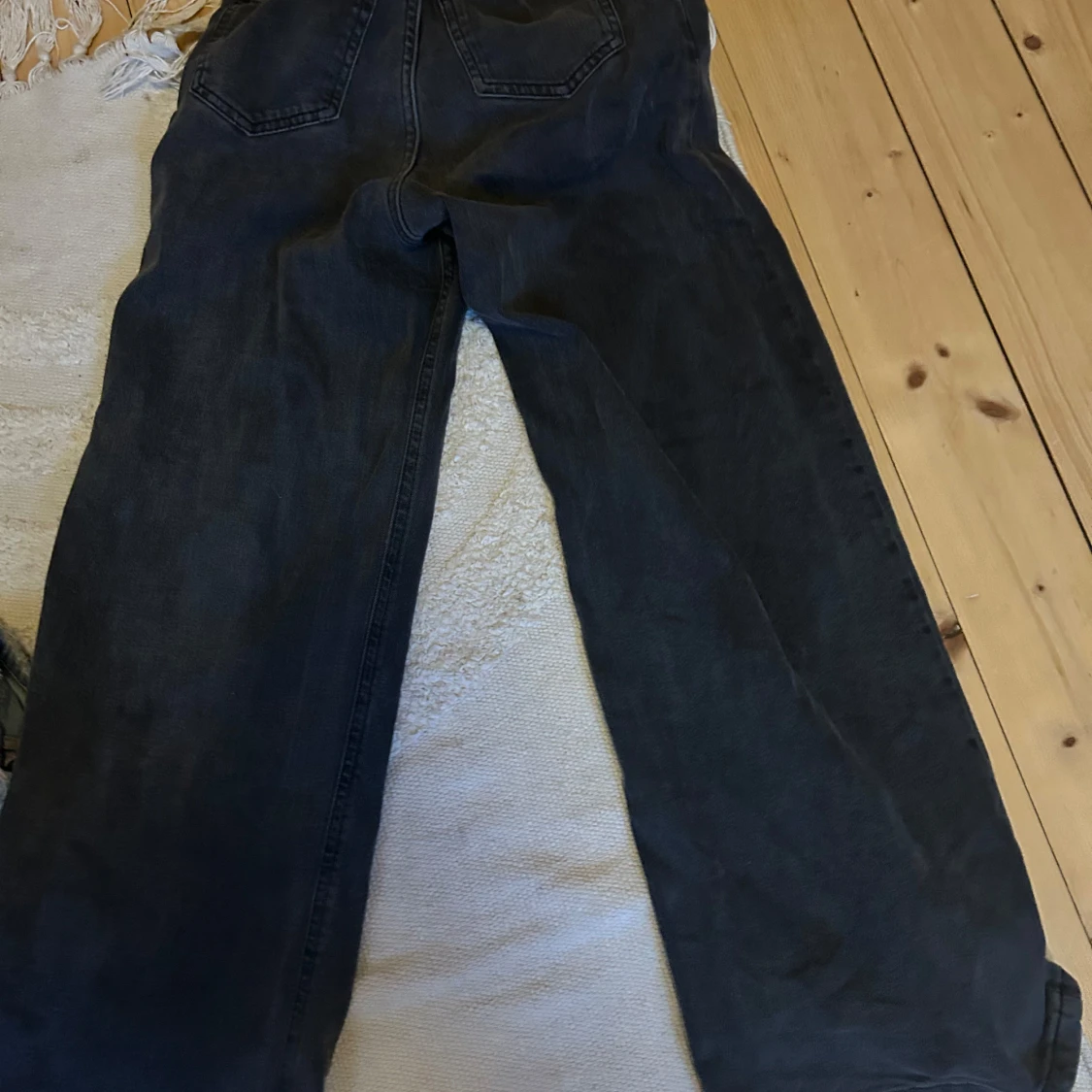 Svarta wide jeans från Lindex - 1