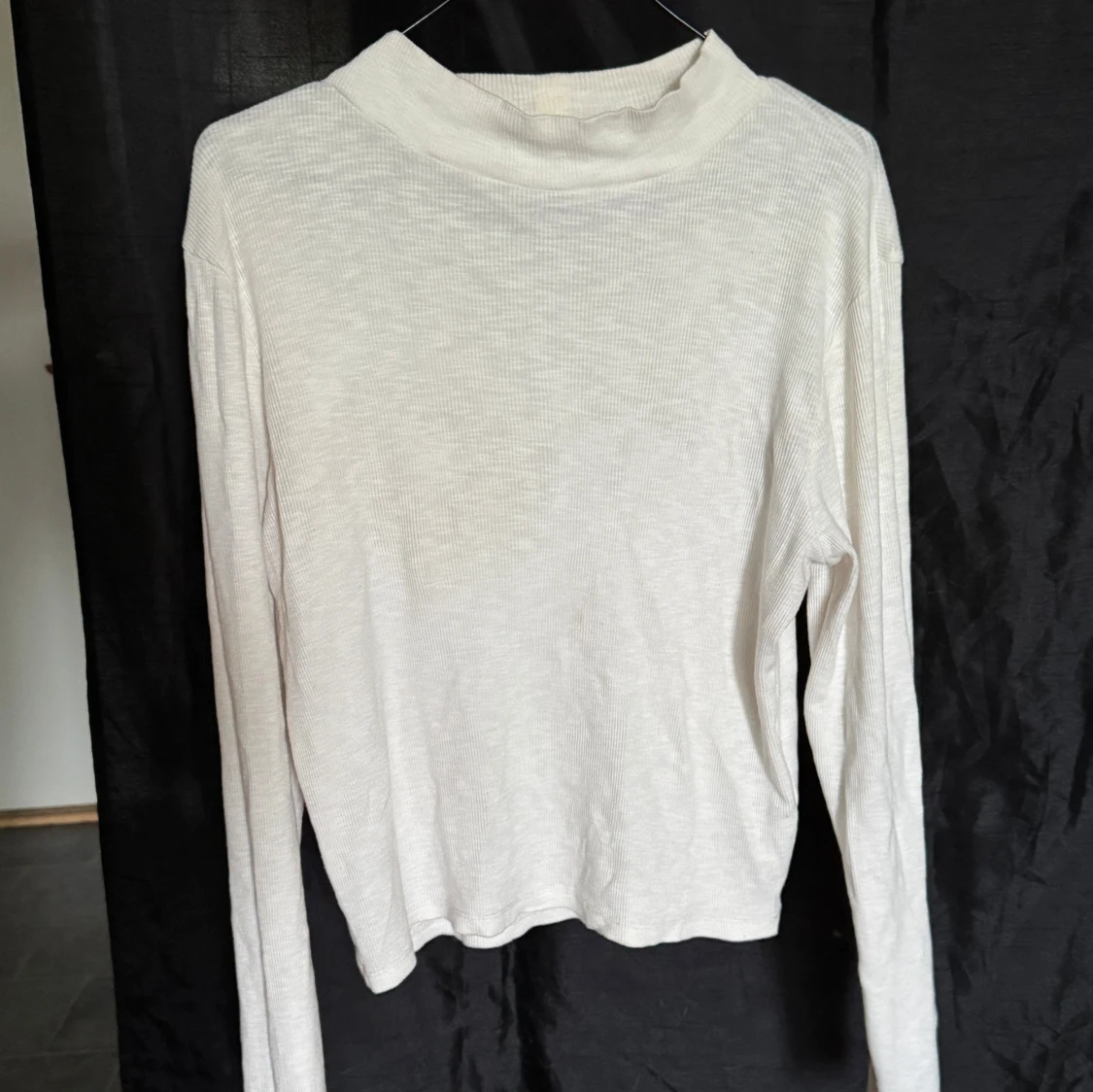 Långärmad vit tröja med krage