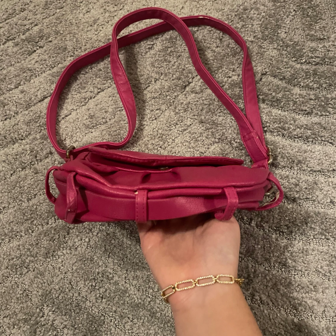 Rosa axelväska i syntet med dragkedja - 4