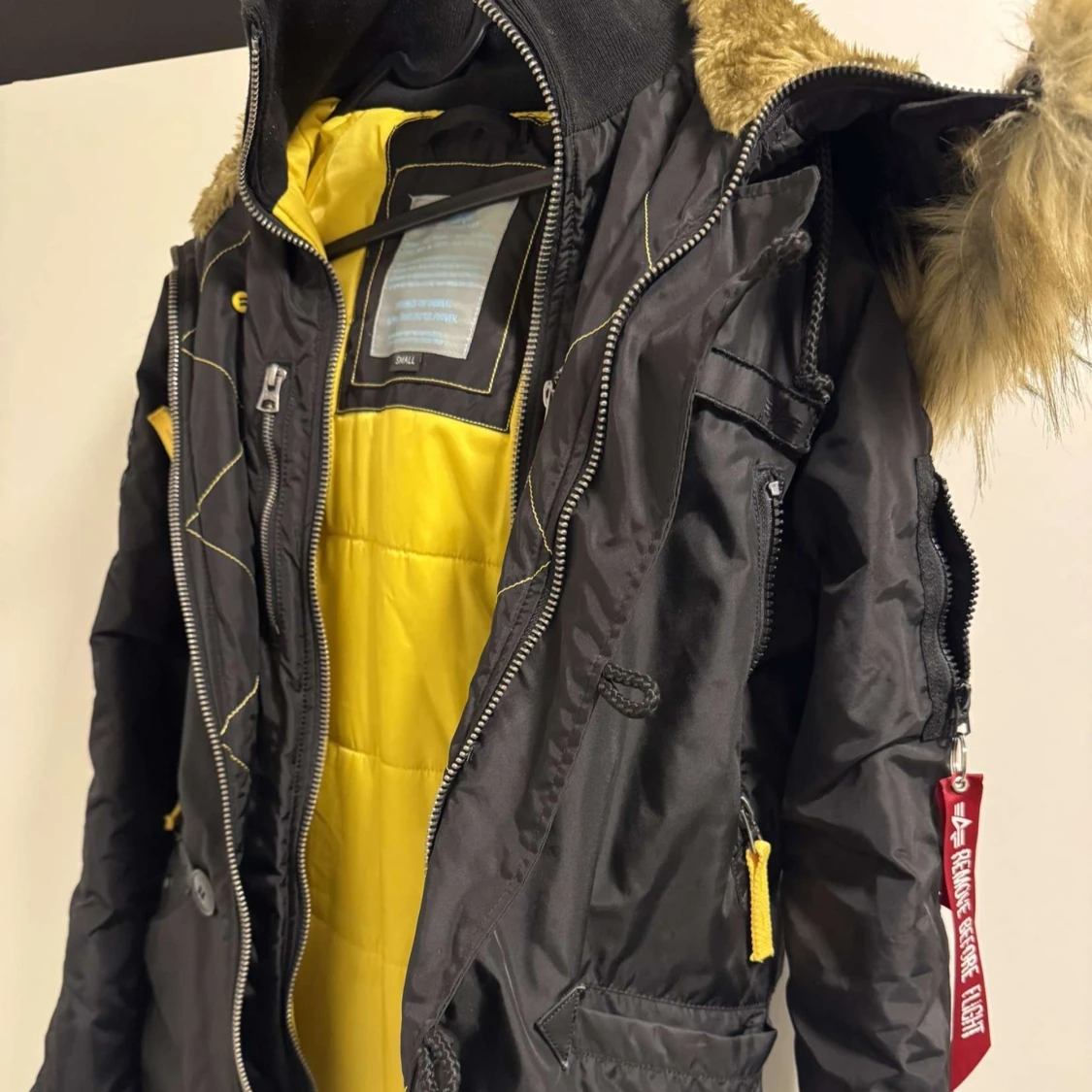 Svart vinterjacka Alpha Industries S